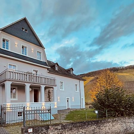 Gut Foersterlay - Exklusive Boutique Apartments Im Historischen Winzerhaus Direkt An Der Mosel Losnich Luaran gambar