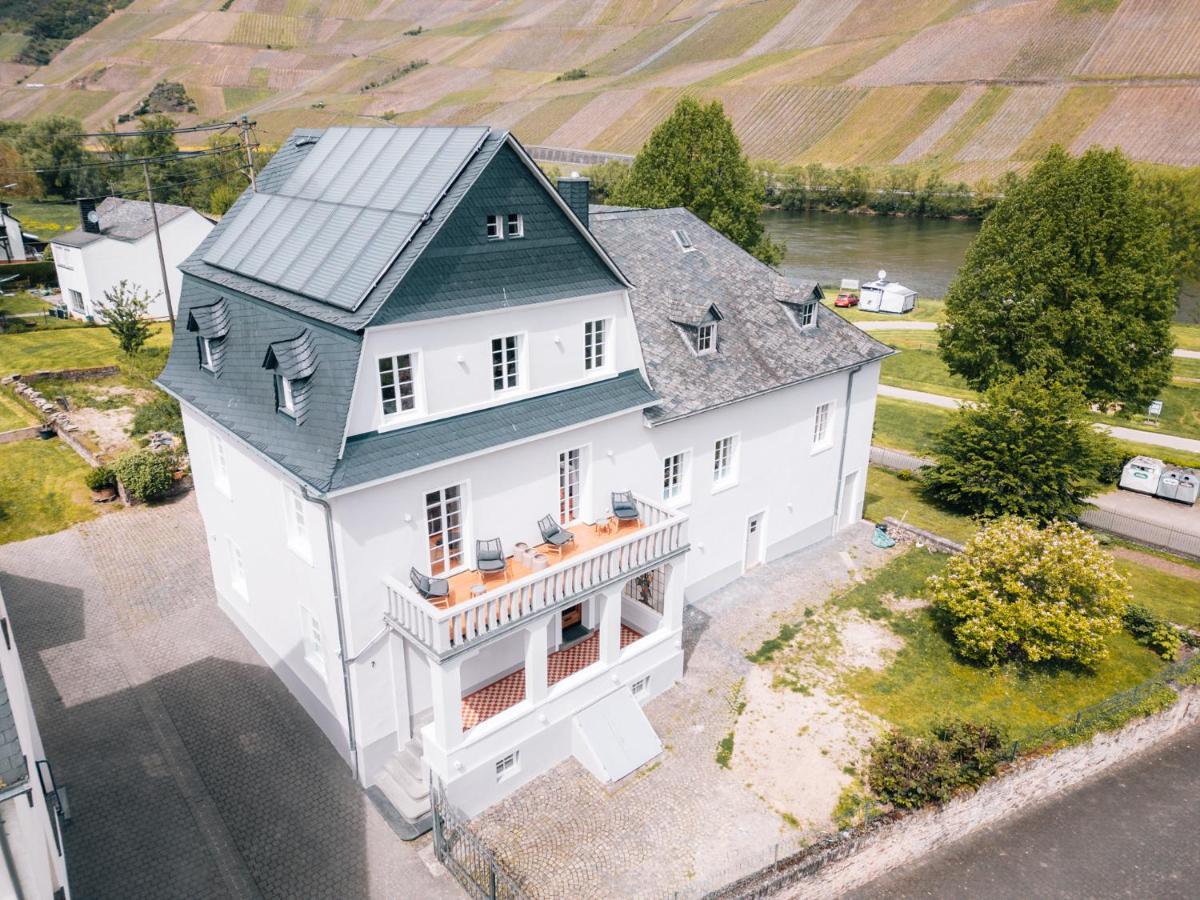 Gut Foersterlay - Exklusive Boutique Apartments Im Historischen Winzerhaus Direkt An Der Mosel Losnich Luaran gambar