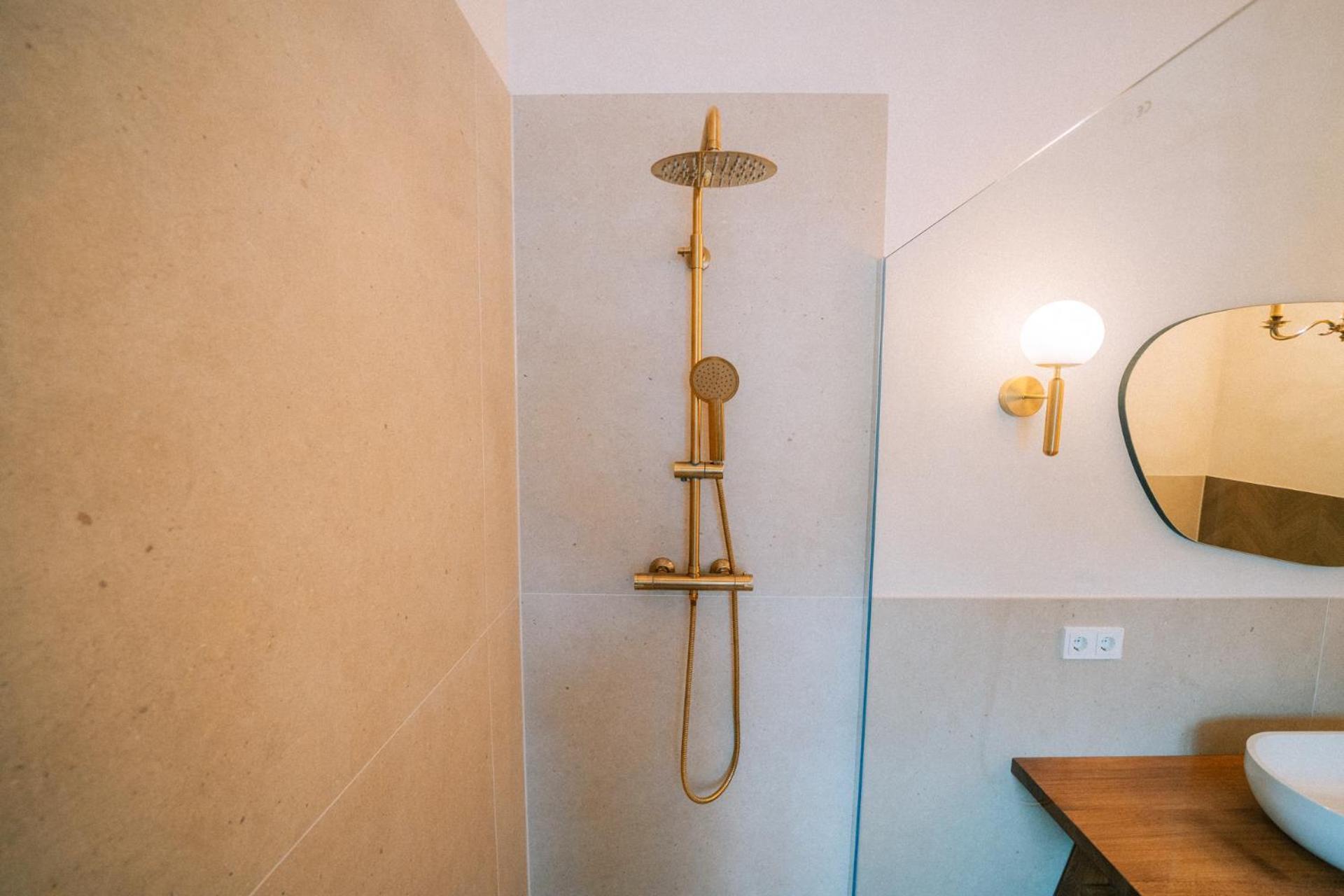 Gut Foersterlay - Exklusive Boutique Apartments Im Historischen Winzerhaus Direkt An Der Mosel Losnich Bilik gambar